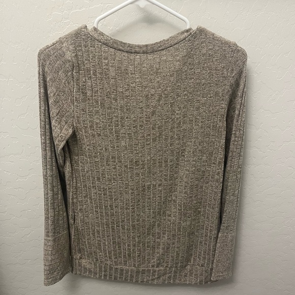 TILLYS long sleeve - Picture 3 of 4